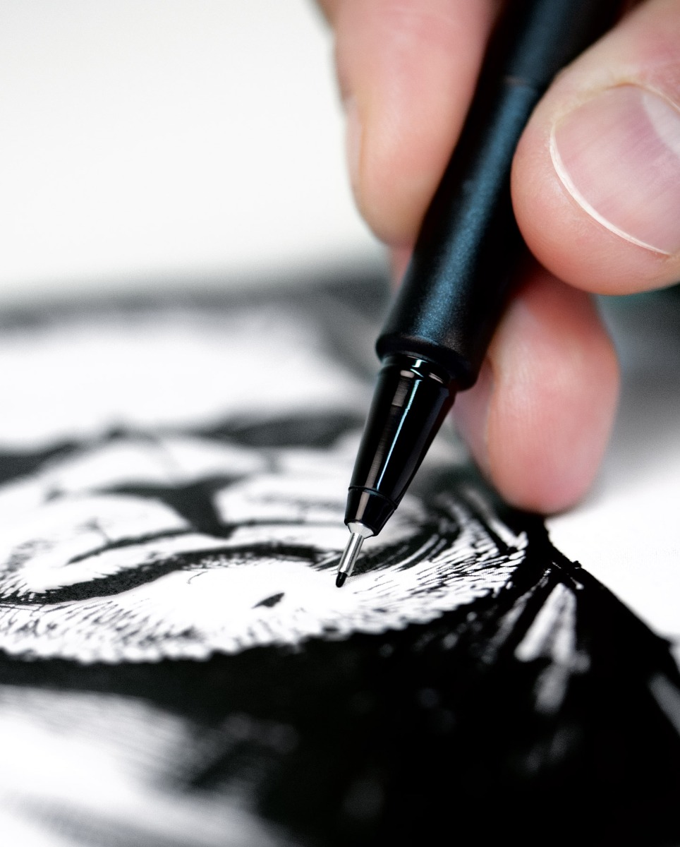 Hand drawing black linework with a Molotow Blackliner pen